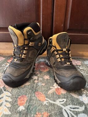 Keen Women's Brown and Yellow Lace-Up Hiking Boots